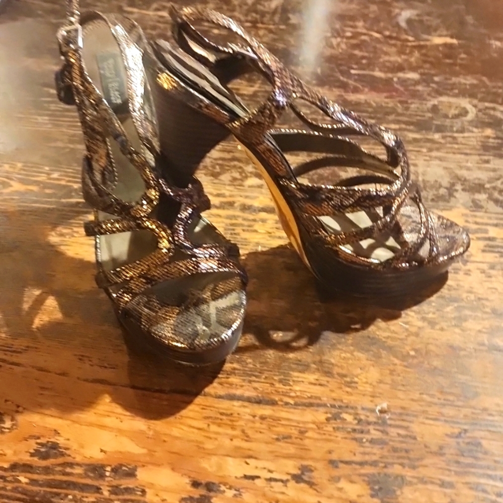 Disco is not dead ! Size 8 white house black market heels gold/black snakeskin